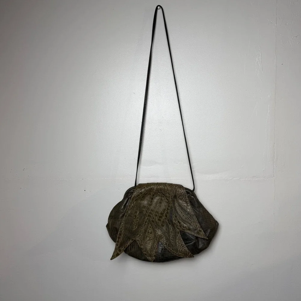 Vintage 90s Green Monstera Garden Leaf Flap Crossbody purse w long skinny handle